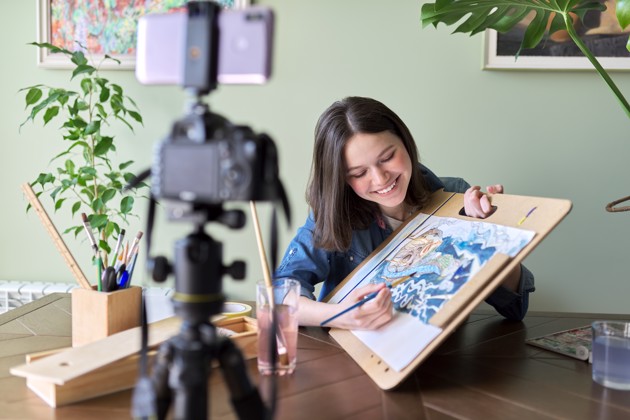 Artist Girl Draws And Records On Video